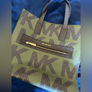 Brand New, Large Michael Kors Evergreen Multi Kenly Tote